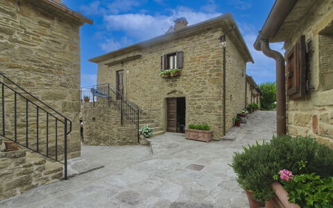 La Casa nel Borgo: Hügel, Schwimmbad, Gebirge, Gartenmöbel, Eco Hotel, Flagstone, Resort, Grat, Landscaping, Tropen