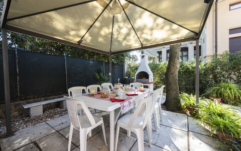 Villa Marconi: Tabelle, Pflanze, Möbel, Gebäude, Stuhl, Schatten, Gartenmöbel, Interior Design, Tisch Im Freien, Geschirr