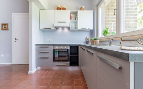 Villa Elpidio: Countertop, Cabinetry, Möbel, Eigentum, Gebäude, Küche, Spüle, Herd, Sinken, Holz