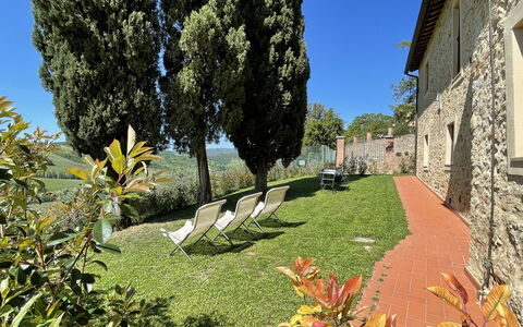 Montauto: Pflanze, Himmel, Gebäude, Baum, Vegetation, Natürliche Landschaft, Gras, Strassenbelag, Gehölz, Landschaft