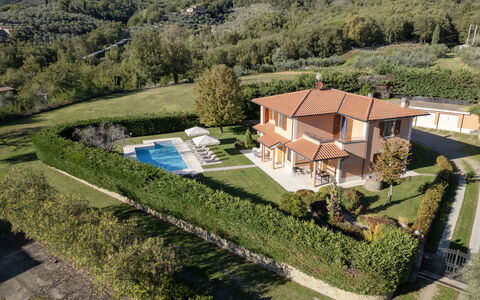 Villino Setteponti: Schwimmbad, Wohngebiet, Haus, Dach, Estate, Zuhause, Resort, Garten, Hütte, Rasen