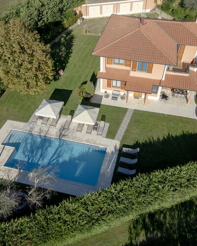 Villino Setteponti: Schwimmbad, Wohngebiet, Haus, Zuhause, Dach, Estate, Resort, Menschliche Siedlung, Rasen, Villa