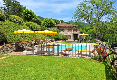 Villa Renaccio: Schwimmbad, Resort, Menschliche Siedlung, Eco Hotel, Thermae, Estate, Hazienda, Villa, Garten, Ferienort