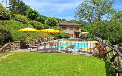 Villa Renaccio: Schwimmbad, Resort, Menschliche Siedlung, Eco Hotel, Thermae, Estate, Hazienda, Villa, Garten, Ferienort