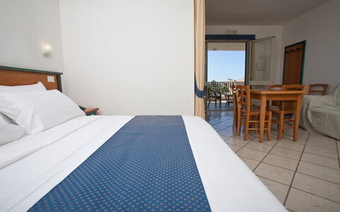 Baraka Apartments: Möbel, Stuhl, Tabelle, Küche & Esszimmer Tisch, Schatten, Resort, Gartenmöbel, Holzbeize, Hartholz, Balkon