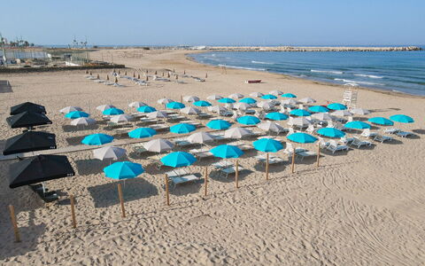 Baraka Apartments: Blau, Gewässer, Gartenmöbel, Strand, Regenschirm, Schatten, Meer, Ufer, Küste, Sand
