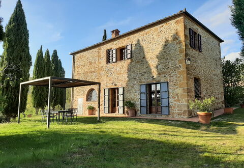 Casa Banditello: Himmel, Pflanze, Gebäude, Fenster, Wolke, Baum, Natürliche Landschaft, Haus, Grundstueck, Blumentopf