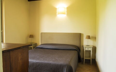 Orangerie Degli Ulivi: Eigentum, Möbel, Licht, Komfort, Holz, Schatten, Beleuchtung, Interior Design, Gebäude, Flooring