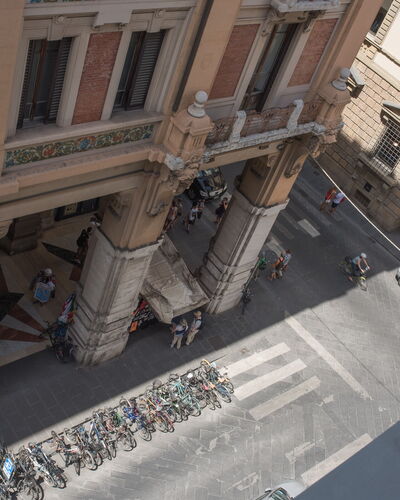 Duomo Suite: Fenster, Gebäude, Urban Design, Strassenbelag, Auto, Fassade, Wahrzeichen, Strasse, Stadt, Fahrzeug