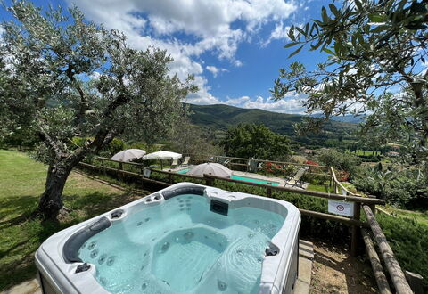 Villa Patrizia: Wolke, Pflanze, Wasser, Himmel, Natur, Botanik, Baum, Schwimmbad, Natürliche Landschaft