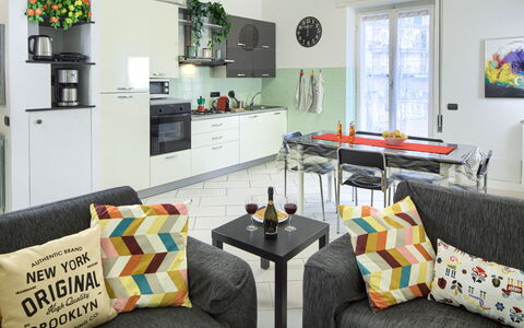 Apartment Fernanda 2 - Levanto: Couch, Möbel, Eigentum, Tabelle, Grün, Interior Design, Bilderrahmen, Beleuchtung, Komfort, Wohnzimmer