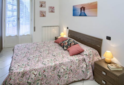 Apartment Fernanda 2 - Levanto: Möbel, Eigentum, Fenster, Komfort, Holz, Textil, Interior Design, Die Architektur, Fussboden, Gebäude