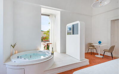 Edera - Mastropà: Badewanne, Möbel, Azurblau, Holz, Interior Design, Fussboden, Armatur, Flooring, Schatten, Badezimmer