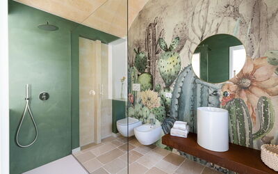 Melograno - Mastropà: Spiegel, Eigentum, Armatur, Gebäude, Badezimmer, Interior Design, Lila, Fussboden, Flooring, Wand