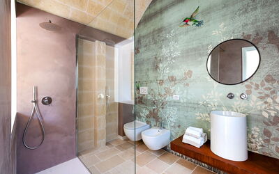 Ulivo - Mastropà: Armatur, Eigentum, Spiegel, Bad Sink, Gebäude, Toilleten Sitz, Badezimmer, Toilette, Dusche, Zapfhahn