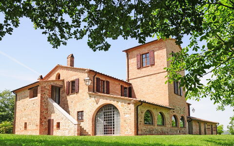 Casale Chieteno: Himmel, Pflanze, Gebäude, Fenster, Baum, Die Architektur, Grundstueck, Haus, Natürliche Landschaft, Backstein