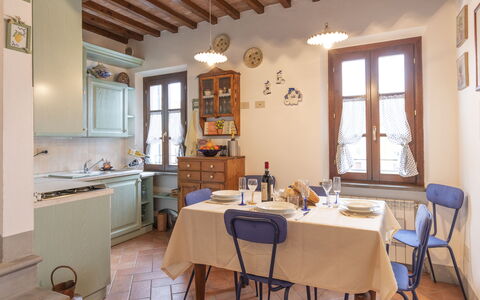 Il Borgo Apartment: Möbel, Tabelle, Eigentum, Cabinetry, Fenster, Stuhl, Holz, Interior Design, Countertop