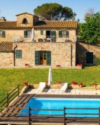 Podere La Sterza: Pflanze, Eigentum, Gebäude, Fenster, Himmel, Baum, Wasser, Natur, Schwimmbad, Haus