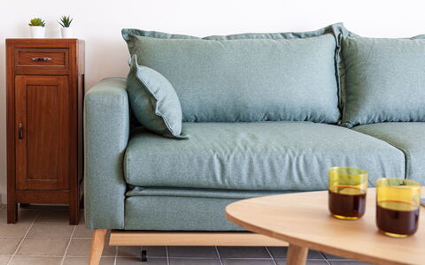 Casa Grande Mare - Levanto: Möbel, Couch, Eigentum, Tür, Tabelle, Rechteck, Interior Design, Studio Couch, Holz, Kissen