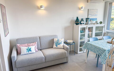 Appartamento La Castellana: Möbel, Eigentum, Couch, Blau, Azurblau, Interior Design, Fussboden, Flooring, Wohnzimmer