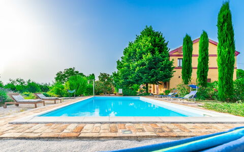Casa Bellavista: Himmel, Pflanze, Wasser, Gebäude, Daytime, Eigentum, Azurblau, Schwimmbad, Die Architektur, Baum