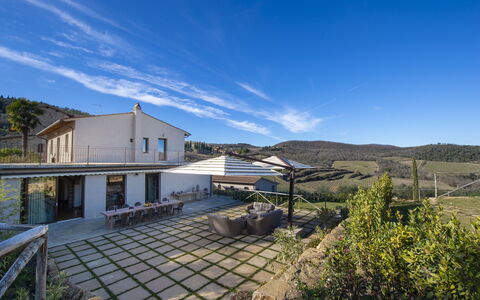 Bella Di Panzano: Himmel, Wolke, Pflanze, Gebäude, Fenster, Haus, Grundstueck, Holz, Landschaft, Hütte