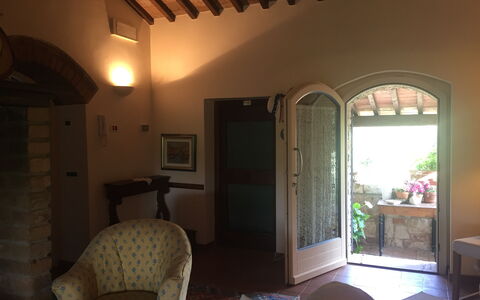 Villa Fulvia: Eigentum, Möbel, Gebäude, Holz, Fenster, Interior Design, Stuhl, Wohnzimmer, Schatten, Pflanze