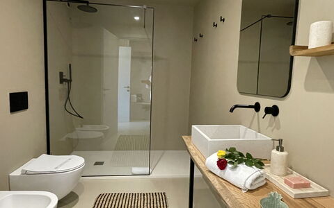San Lorenzo al Mare 654: Eigentum, Gebäude, Armatur, Sinken, Zapfhahn, Tabelle, Interior Design, Badezimmer, Duschkopf, Dusche
