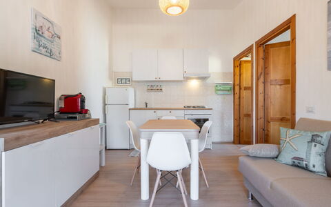 Il Faro Blu: Möbel, Tabelle, Gebäude, Holz, Fussboden, Flooring, Grundeigentum, Hartholz, Haus