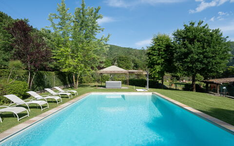 Il Mulino Di Vogognano - Subbiano, Private Pool, J: Wasser, Pflanze, Wolke, Himmel, Eigentum, Schwimmbad, Azurblau, Baum, Schatten, Gebäude