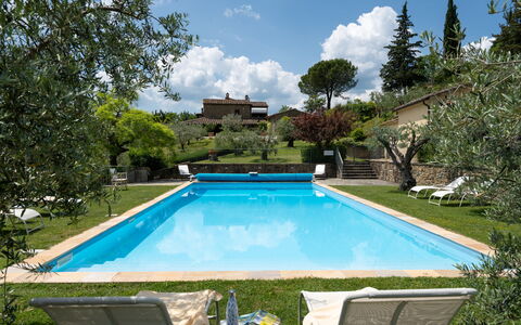 Villa Olivi - Subbiano, Toscana, Pool And Nature: Wasser, Pflanze, Himmel, Wolke, Eigentum, Schwimmbad, Natur, Azurblau, Baum, Gewässer