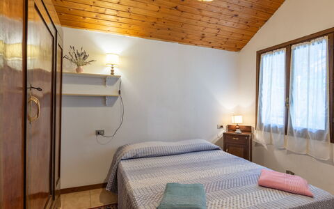 Niki: Holz, Schlafzimmer, Bett, Zuhause, Interior Design, Möbel, Fussboden, Bettdecke, Bedding, Decke