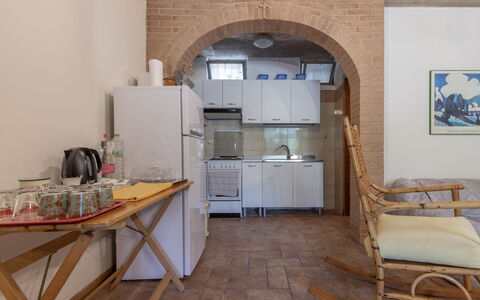 Casa Tramonti: Cabinetry, Möbel, Eigentum, Gebäude, Tabelle, Countertop, Holz, Küchengerät, Interior Design, Küche