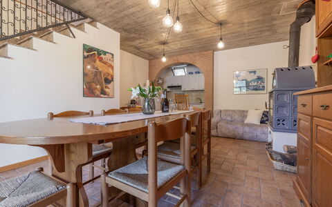 Casa Tramonti: Möbel, Tabelle, Eigentum, Cabinetry, Holz, Interior Design, Fussboden, Flooring, Schublade, Kommode