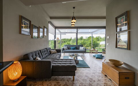 Casa San Grato - Roero - Langhe, Piemonte: Couch, Möbel, Eigentum, Fenster, Tabelle, Komfort, Holz, Interior Design, Studio Couch, Schatten