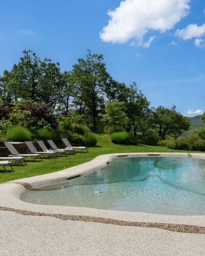 Villa Torre delle Rose by Geco Vacation Rentals: Wolke, Wasser, Himmel, Pflanze, Wasservorräte, Eigentum, Natürliche Landschaft, Baum, Schwimmbad, Landschaft