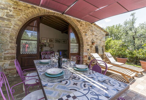 Casa Anita - Castellina In Chianti - Granaio, Tosc: Möbel, Tabelle, Eigentum, Pflanze, Stuhl, Gebäude, Interior Design, Die Architektur, Fenster, Haus