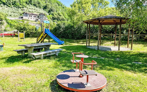 Leonardo: Öffentlicher Raum, Spielmittel, Park, Garten, Schatten, Rasen, Landscaping, Garten, Spielplatz, Gartenmöbel
