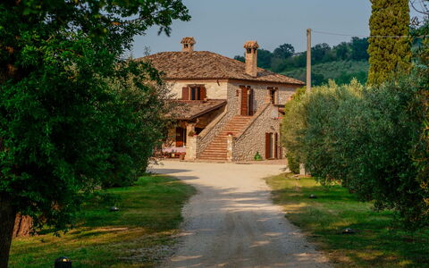 Villa Pagannoni: Pflanze, Eigentum, Himmel, Gebäude, Baum, Haus, Grundstueck, Natürliche Landschaft, Wohngebiet, Ländliches Gebiet