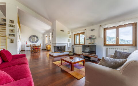 Belvedere, House With Private Pool And Garden, Rec: Tabelle, Möbel, Couch, Gebäude, Fenster, Holz, Bilderrahmen, Zimmerpflanze, Komfort, Flooring