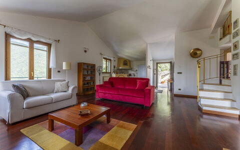 Belvedere, House With Private Pool And Garden, Rec: Couch, Möbel, Tabelle, Bilderrahmen, Holz, Interior Design, Pflanze, Flooring, Komfort, Wohnzimmer