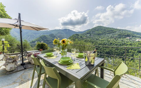 Belvedere, House With Private Pool And Garden, Rec: Tabelle, Himmel, Möbel, Wolke, Pflanze, Geschirr, Blumentopf, Stuhl, Regenschirm, Tisch Im Freien