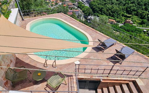 Belvedere, House With Private Pool And Garden, Rec: Gebäude, Eigentum, Wasser, Pflanze, Grün, Schwimmbad, Gartenmöbel, Schatten, Holz, Baum