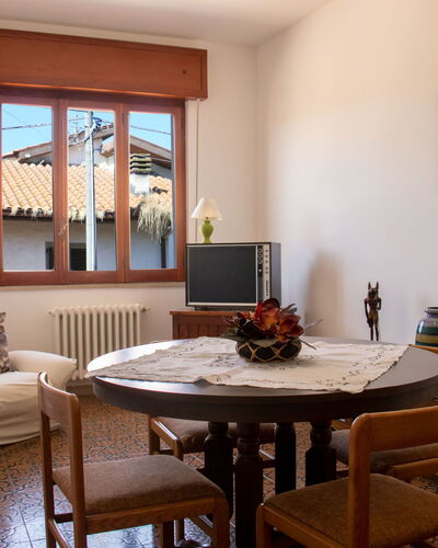Patrizia: Tabelle, Bilderrahmen, Eigentum, Möbel, Pflanze, Holz, Fenster, Interior Design, Die Architektur, Fussboden