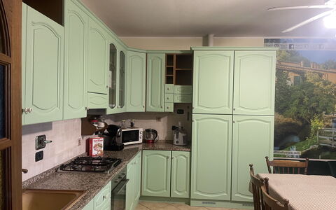 Villa Castelnuovo: Cabinetry, Countertop, Eigentum, Spüle, Küchengerät, Gebäude, Küche, Herd, Sinken, Haushaltsgerät