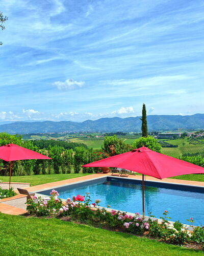 Villa Marliana: Wolke, Himmel, Wasser, Pflanze, Regenschirm, Grün, Azurblau, Natürliche Landschaft, Baum, Schwimmbad