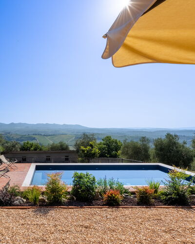 Casa Di Luca, Pool, Castelnuovo Berardenga: Schwimmbad, Landschaft, Garten, Landscaping, Resort, Eco Hotel, Schatten, Sonnenliege, Gartenmöbel, Estate