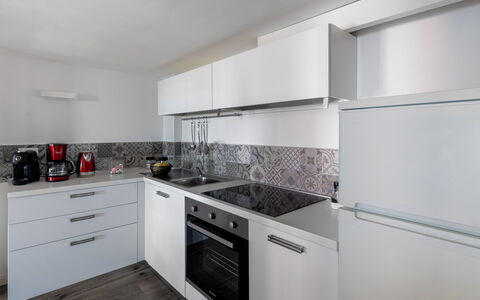 Argentarola House, Porto Santo Stefano, Seaview An: Cabinetry, Countertop, Sinken, Gebäude, Herd, Küche, Zapfhahn, Spüle, Haushaltsgerät, Fussboden