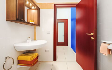L'Oasi della Gatta Panciona: Flooring, Holz, Interior Design, Fussboden, Decke, Zimmer, Tür, Armatur, Badezimmer, Wohnung