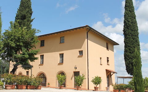 Villa Le Ripe - Gambassi Terme, Toscana: Pflanze, Wolke, Himmel, Gebäude, Eigentum, Fenster, Baum, Grundstueck, Haus